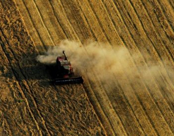Földharácsolás Romániában: sokszor azt sem tudni, ki a befektető