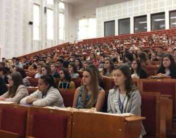 Kinek és miért vonzó Magyarországon a romániai diploma?