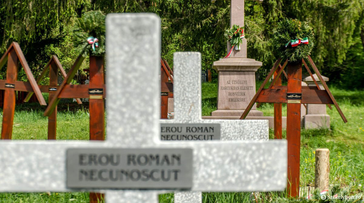 Betonkeresztek az úzvölgyi temetőben május 15-én