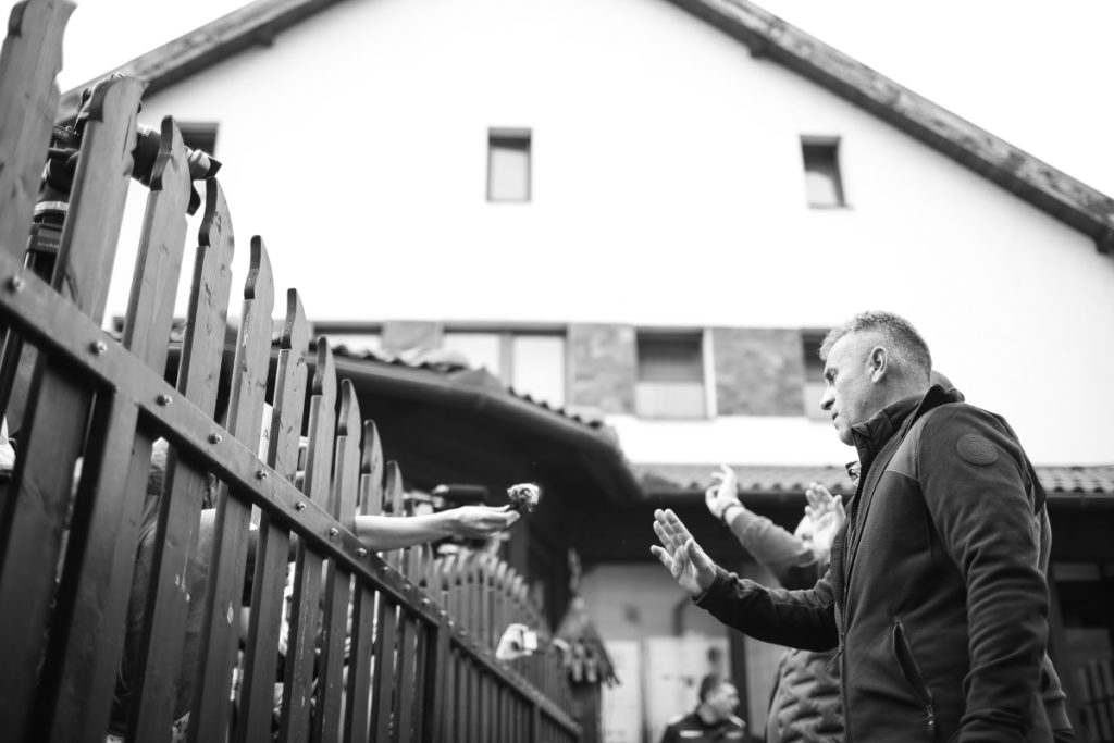 Tüntetők a sóbánya vállalat előtt