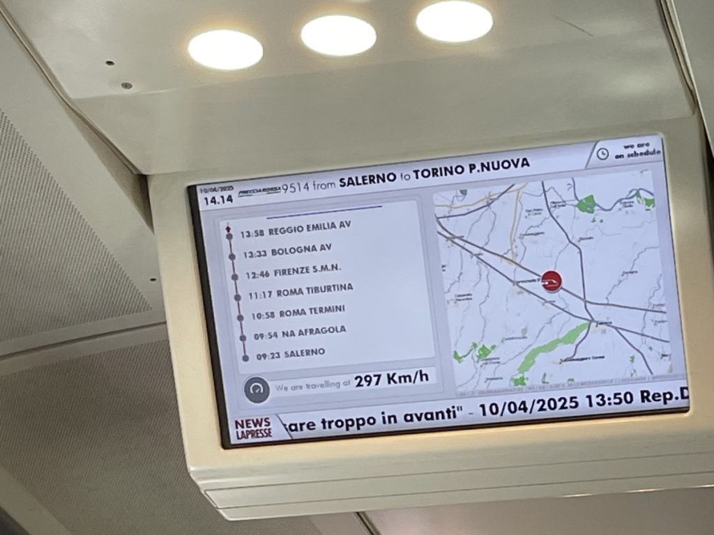 Kijelző a Frecciarossa vonaton. 297 Km/órával halad.