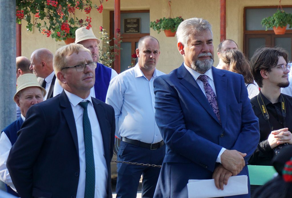 Széki alpolgármester és polgármester ünnepel. Sallairól minden nyomozás lepattan.