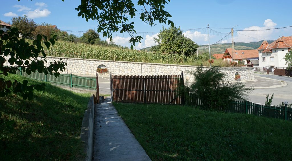 Támfal parkolóval. Nem tudni, mire vezetett a nyomozás.