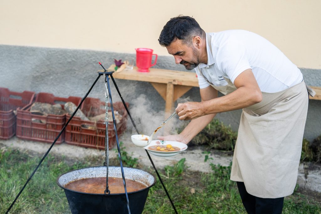 Egymillióan kevesebben eszünk, de többel támogatjuk a gazdálkodókat.