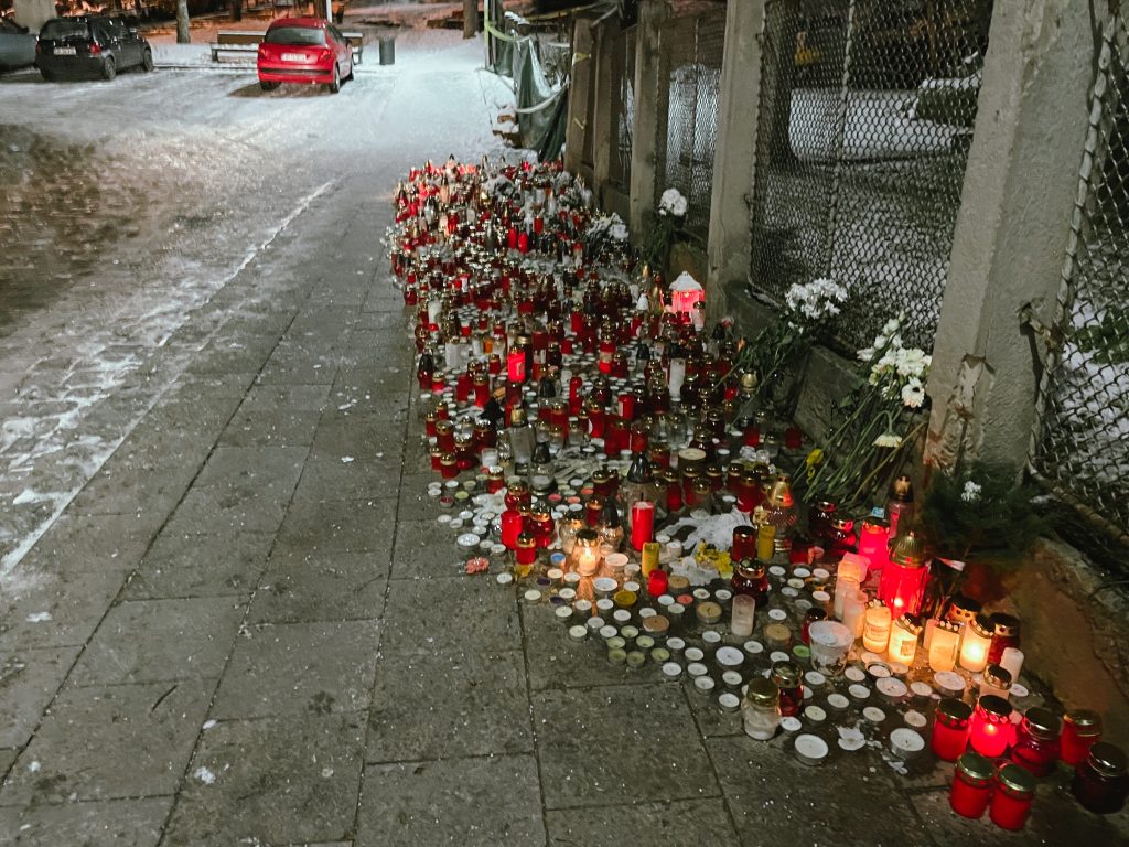 Emlékezés a bentlakásomlás áldozataira Székelyudvarhelyen