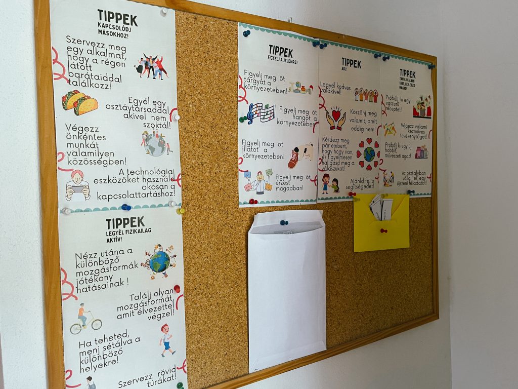 Iskolai hirdetőtábla